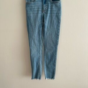 Signature by Levi Strauss  720 Blue  Girl’s light Wash Skinny Ankle Jean Sz 6